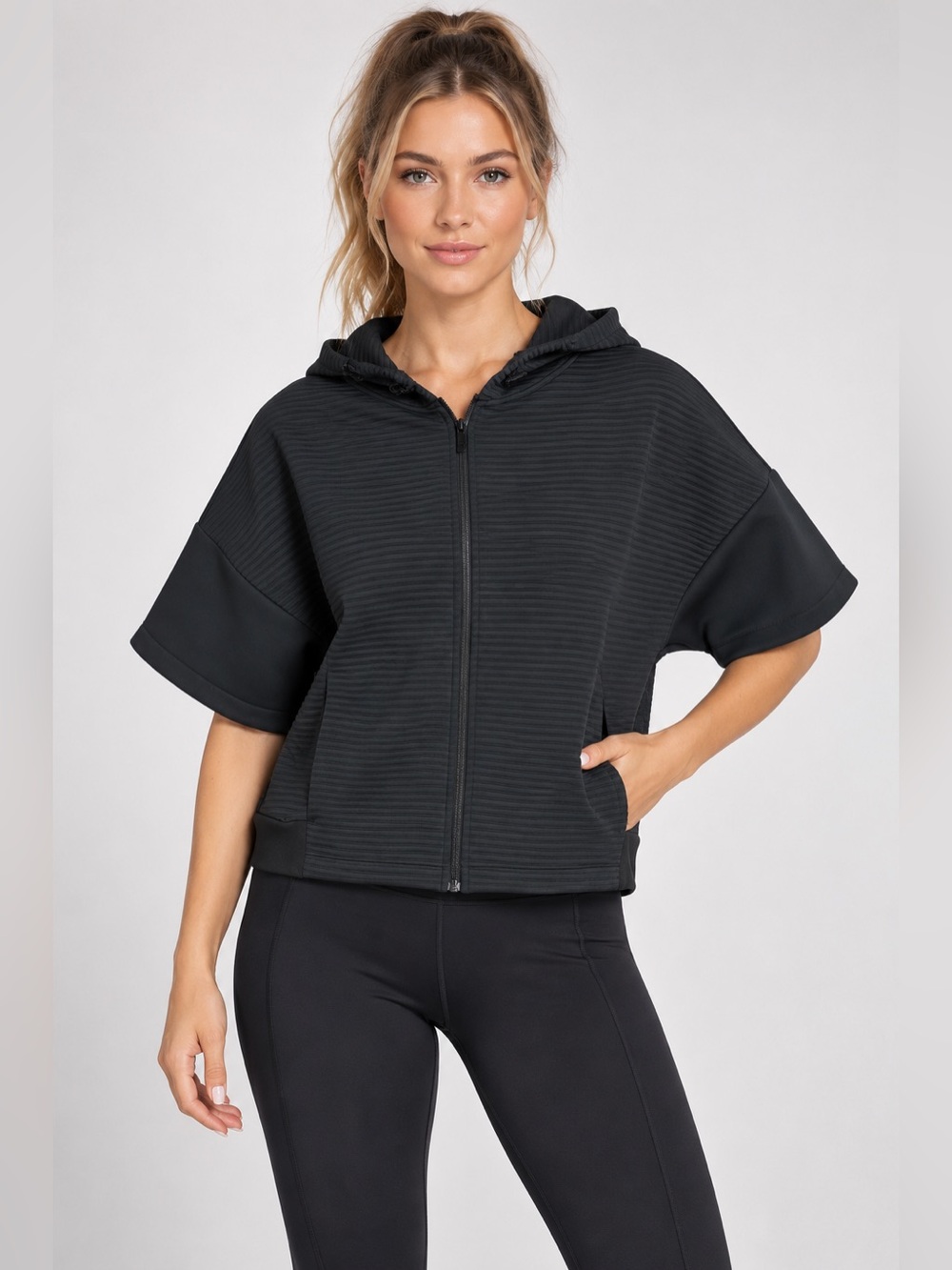Reebok Thermowarm Deltapeak Women S Black Ribbed Batwing Short Sleeve Zip Hoodie